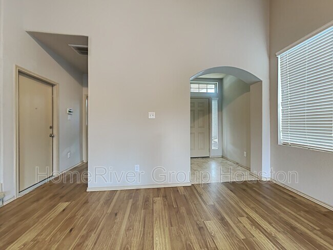 Foto del edificio - 9914 Sterling Pl Dr
