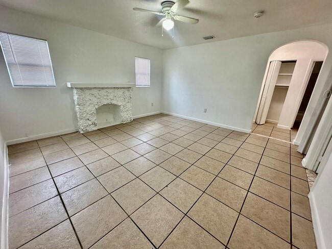 Building Photo - 6136 N Miami Ave Building Photo - 6136 N Miami Ave