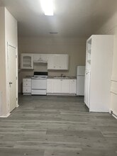 Building Photo - 446 S Texas Ave