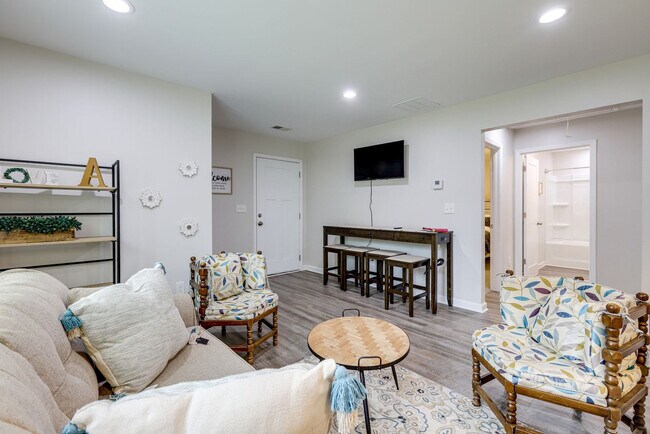 Foto del edificio - 122 Hidden Valley Rd