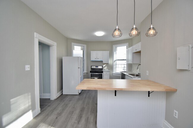 Building Photo - 623 Riddle Rd