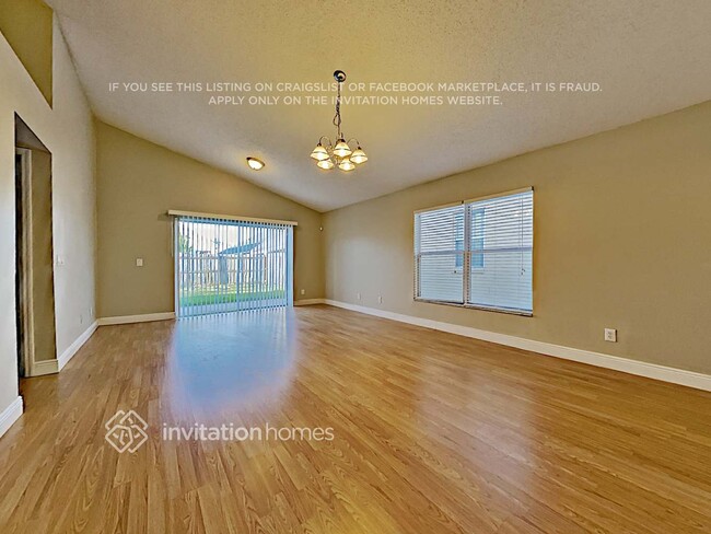 Building Photo - 1718 Snaresbrook Way