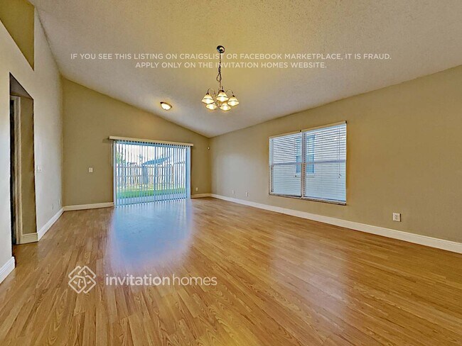 Foto del edificio - 1718 Snaresbrook Way