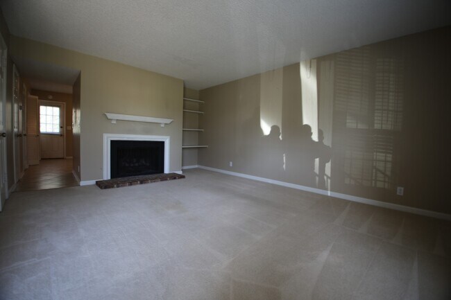 Building Photo - 5870 Brentwood Trace