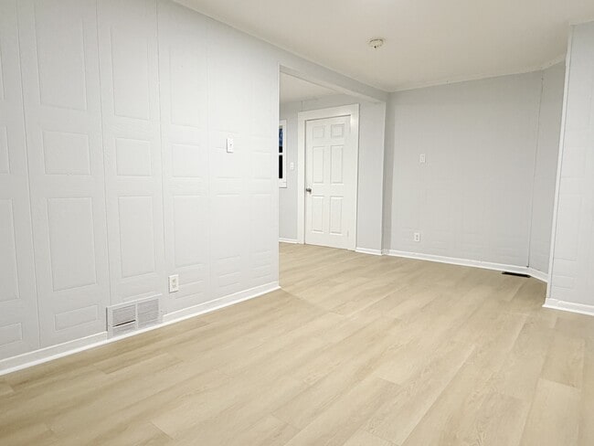 Building Photo - 1011 Albert Rd