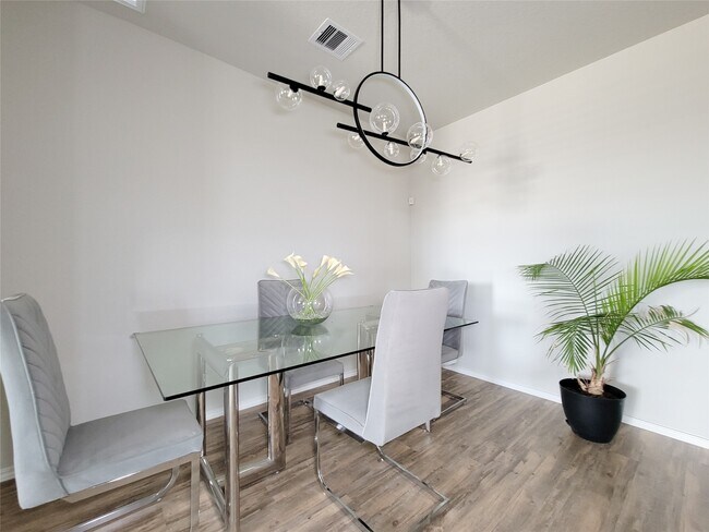 Foto del edificio - 21043 Iris Holly St