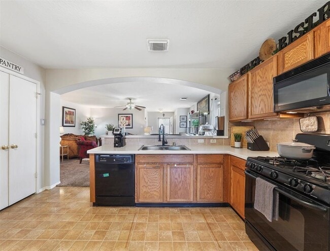 Building Photo - 9319 Delicado Dr