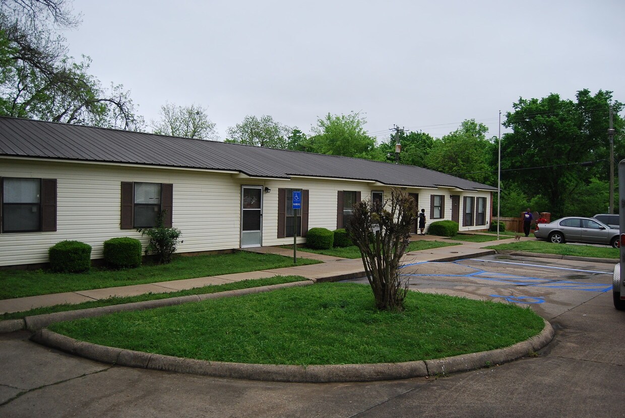 Building Photo - Woodlawn Terrace