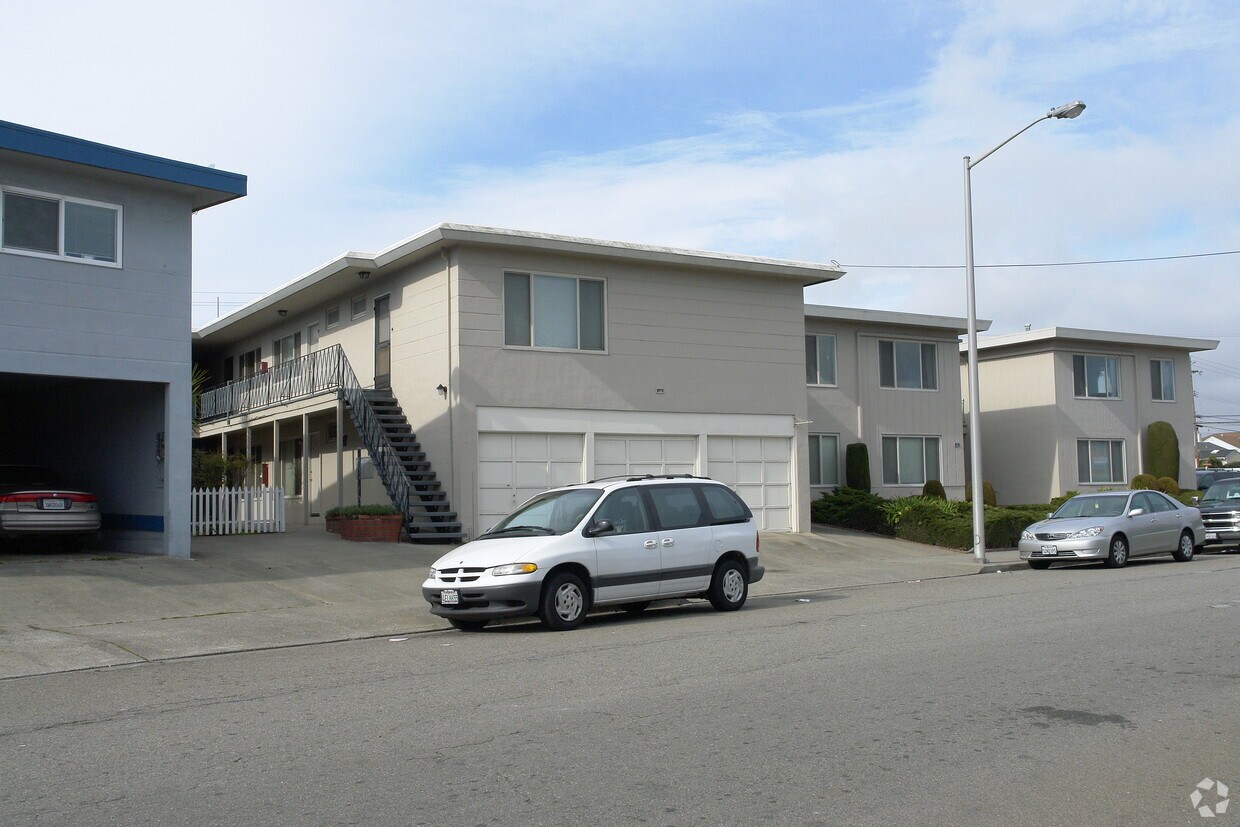 Primary Photo - 132 Southwood Dr