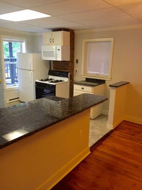 kitchen - 277 Pleasant St