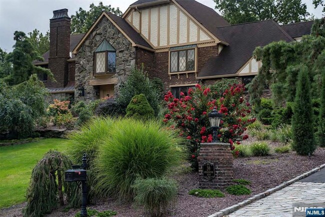 Building Photo - 39 Springhouse Rd