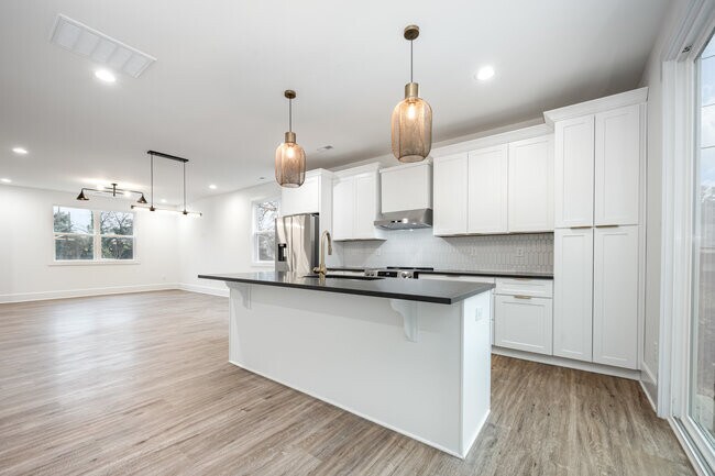 Foto del edificio - Room in Townhome on Donna Ave