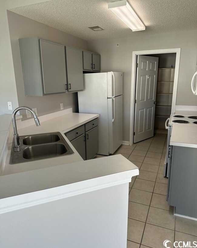 Building Photo - 4914 Twin Pond Ct