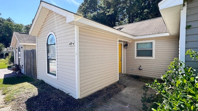 Building Photo - 108 Willow Branch Dr