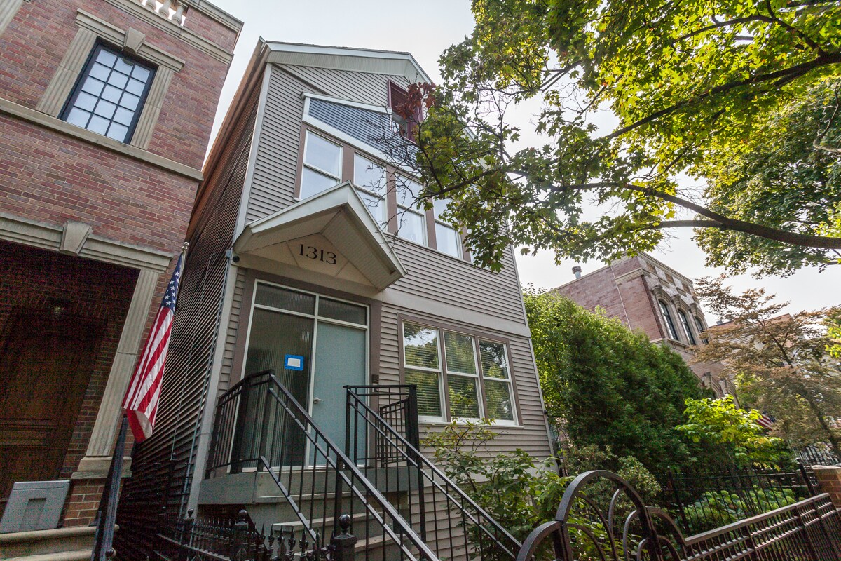 Primary Photo - 1313 W Wolfram St