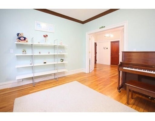 Building Photo - 6 Radcliffe Rd