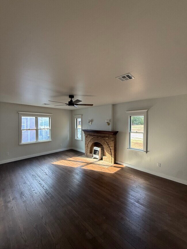 Living Room - 822 NE 17th St