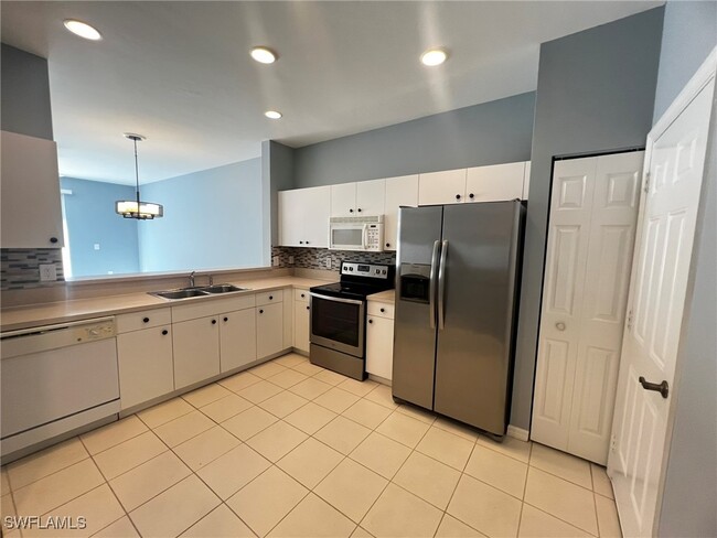 Building Photo - 3624 Pine Oak Cir