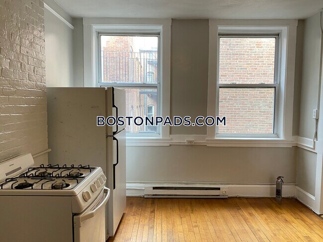 Building Photo - 159-161 Endicott St