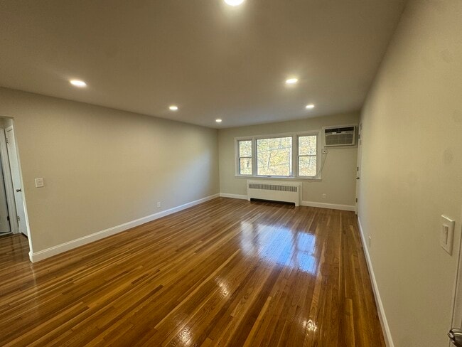 Building Photo - 646 Fairview Ave