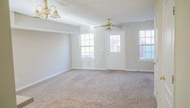 Building Photo - 1521 Center Pointe Dr