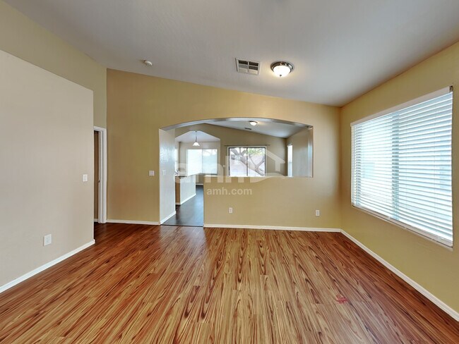 Foto del edificio - 2071 S 155th Dr