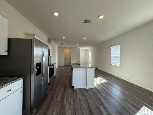 Foto del edificio - 195 Parkers Pond Path