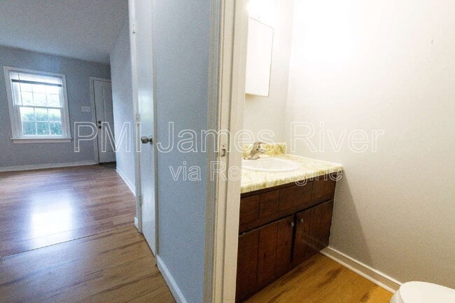 Foto del edificio - 3403 Chalfont Dr