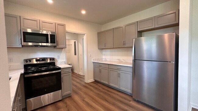 Building Photo - 142 Sass Dr