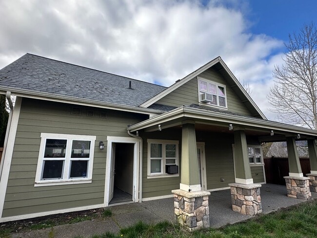 Building Photo - Vaulted Ceilings & Loft – Charming 3 Bedroom Home