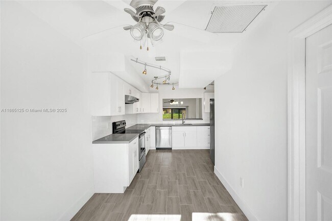 Foto del edificio - 4163 SW 85th Ave