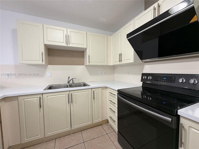 Foto del edificio - 7245 NW 173rd Dr