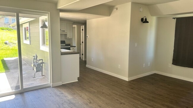 Building Photo - Newly Remodeled 2 Bedroom House with Storage!