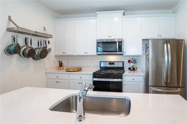 Building Photo - 108 Sweetwater Dr