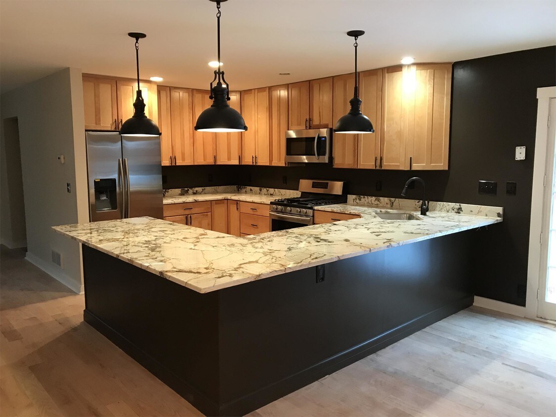 Foto principal - 4929 Leonard St