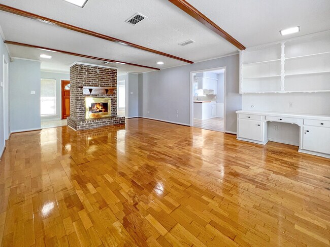 Building Photo - 9206 Sharpview Dr