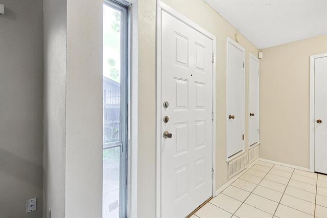 Foto del edificio - 931 Shady Creek Ln