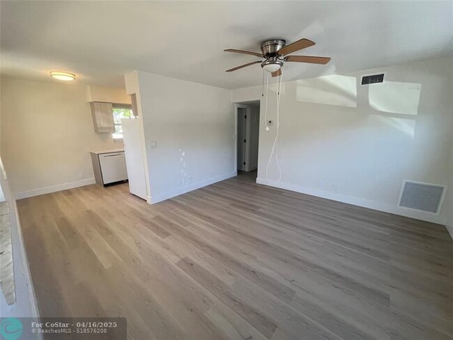 Foto del edificio - 700 SE 13th St