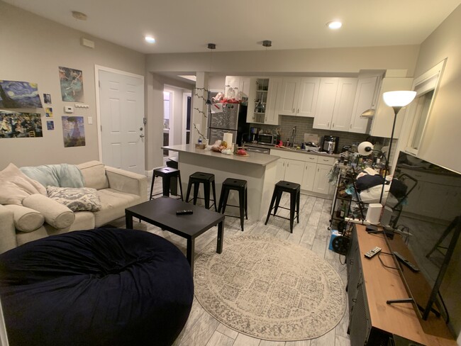 Building Photo - 78 Linden St