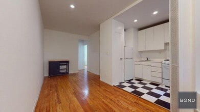 Building Photo - 425 E 65th St