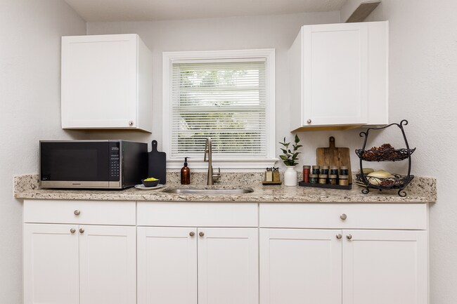 Foto del edificio - 7587 Epperson Ave