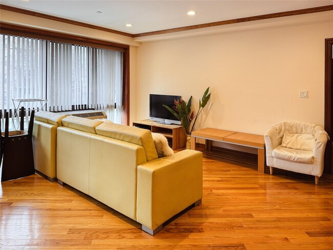 Foto del edificio - 99-31 66th Ave
