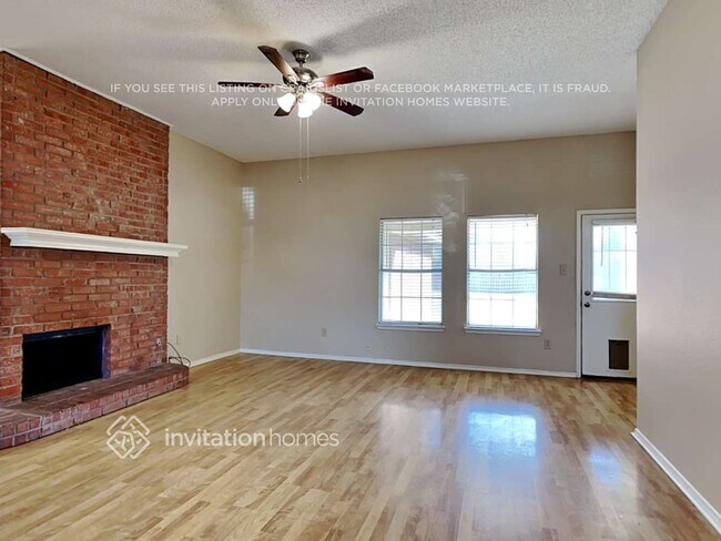 Foto del edificio - 924 Teakwood Ln