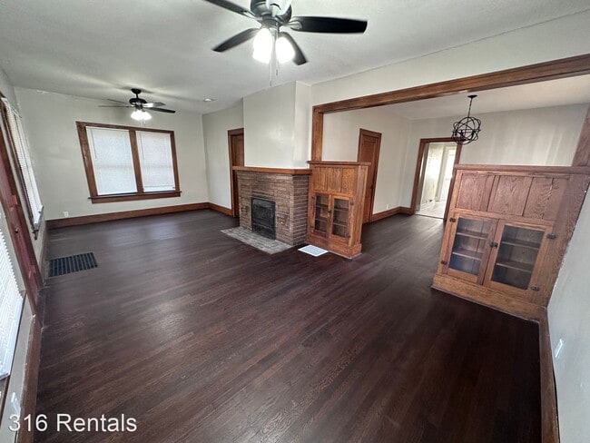 Building Photo - 2 br, 1 bath House - 1047 N Waco Ave