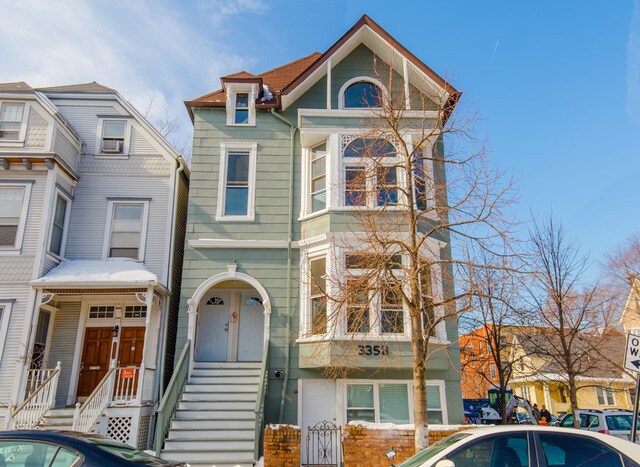 Primary Photo - 1039 W Roscoe St
