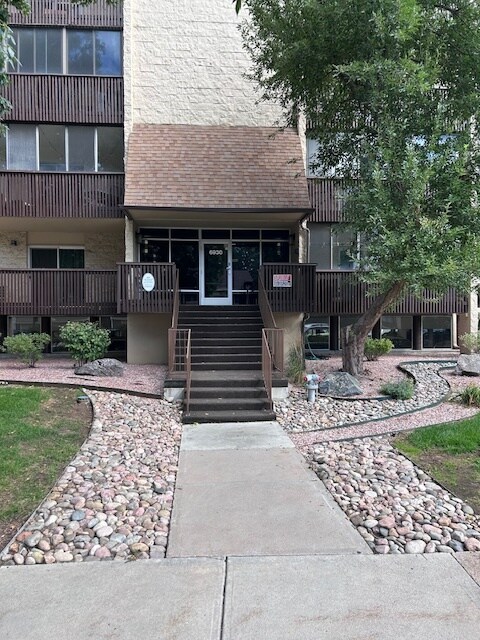 Foto principal - 6930 E Girard Ave