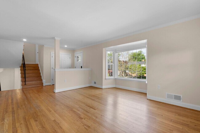 Photo - 3 Bed 2.5 Bath - Bethesda Split Level Single Family - Move In Ready House