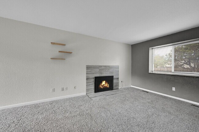 Foto del edificio - $1,495, 2-bed, 1.5 bath Unit in CO Springs with Assigned Parking Spot.