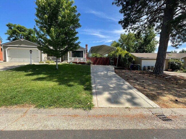 Foto del edificio - Charming & Unique Fair Oaks Home with Deta...