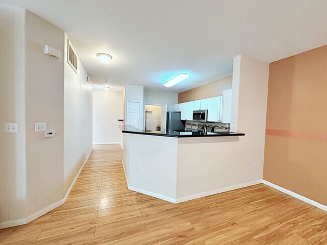 Foto del edificio - 3 BEDROOM CONDO IN  GUARD GATED COMMUNITY